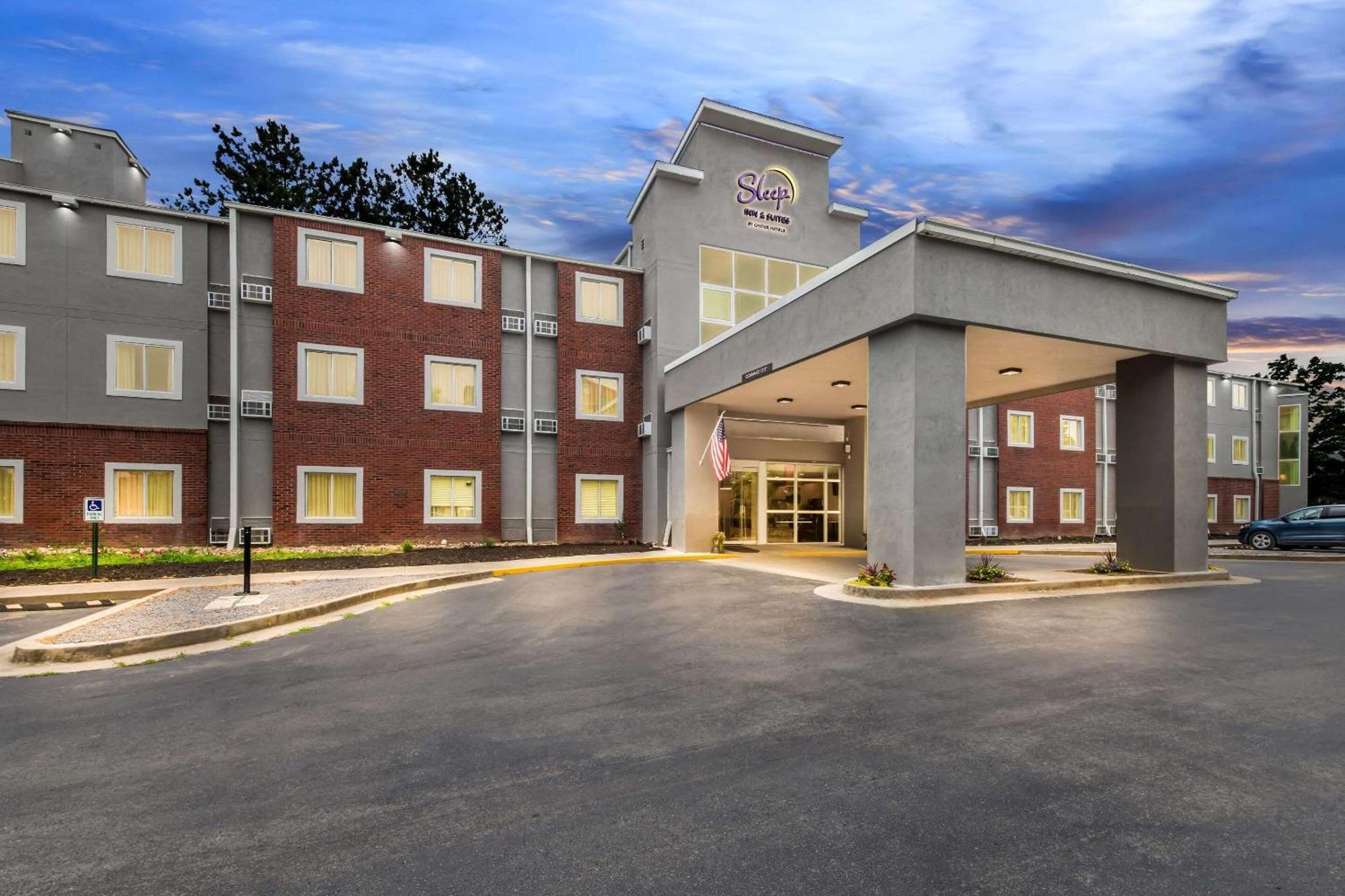 Sleep Inn & Suites Pigeon Forge Downtown Exterior photo