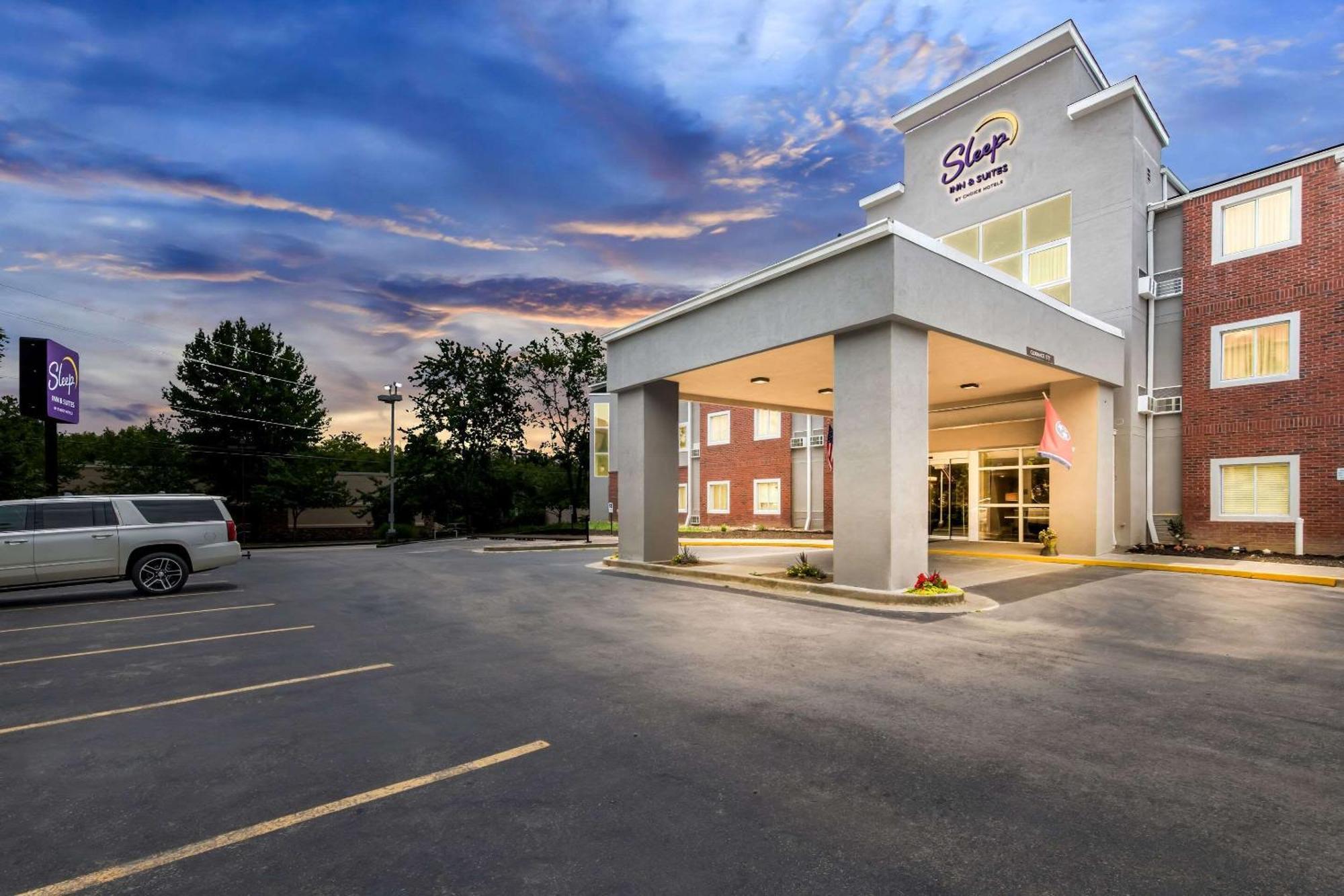 Sleep Inn & Suites Pigeon Forge Downtown Exterior photo