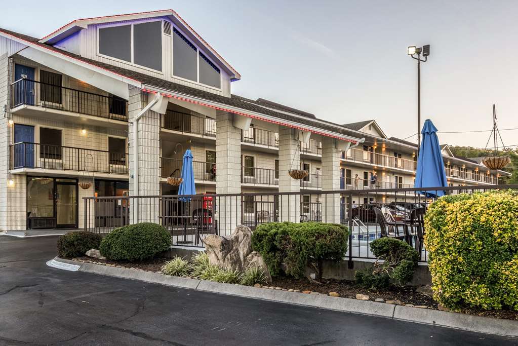 Sleep Inn & Suites Pigeon Forge Downtown Exterior photo