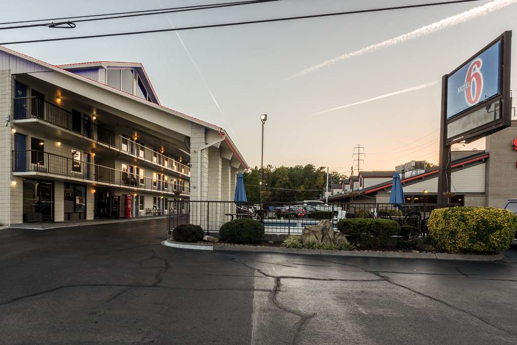 Sleep Inn & Suites Pigeon Forge Downtown Exterior photo