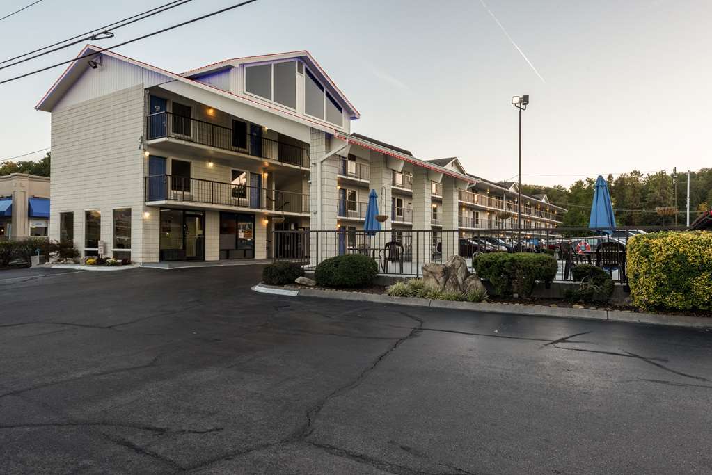 Sleep Inn & Suites Pigeon Forge Downtown Exterior photo